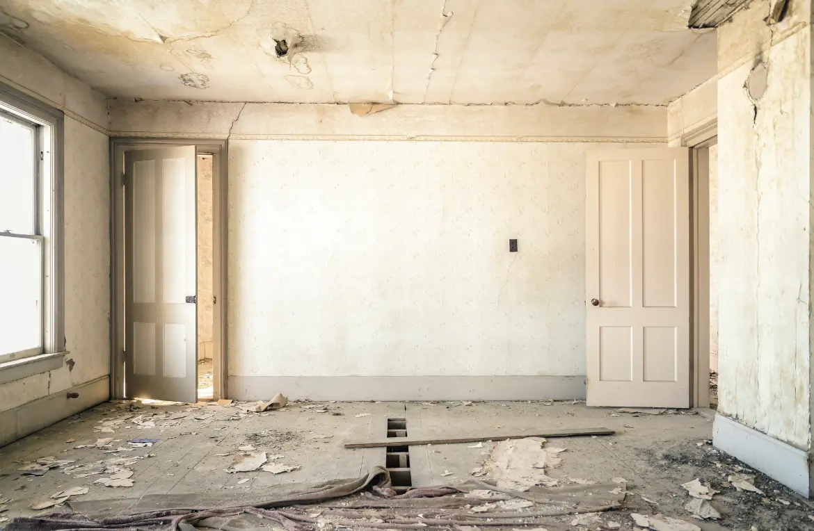 Waste disposal crew managing a cleanout project in Glen Cove